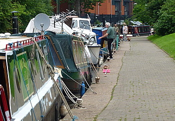 Husbådene langs kanalen